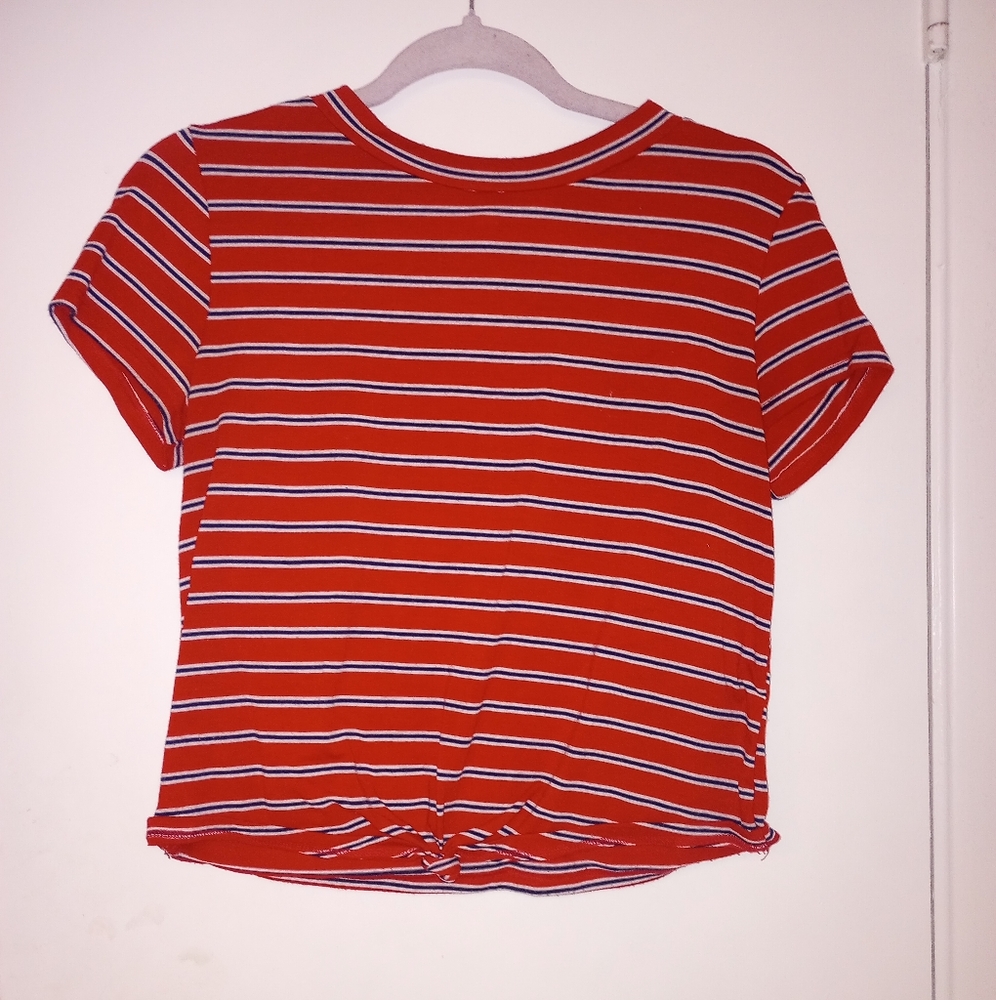 Cropped red tee